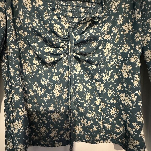 ASTR The Label XS Floral Smocked Long Sleeve Blouse In Blue & White - Picture 10 of 10